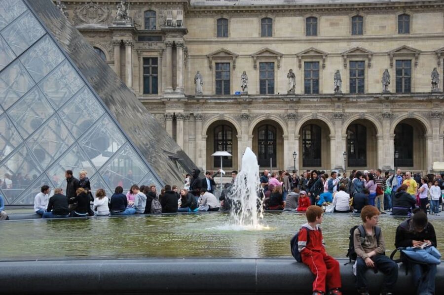Paris: Louvre Museum Ticket and Mona Lisa Access with Host - Key points to know before booking