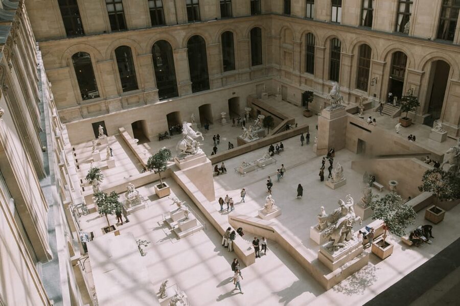 Paris: Louvre Museum Ticket and Mona Lisa Access with Host - Timing, bags, and practical limits