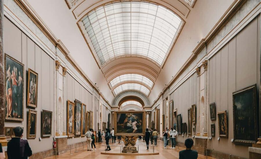 Paris: Louvre Museum Ticket with Optional Hosted - What the two-hour route can realistically include