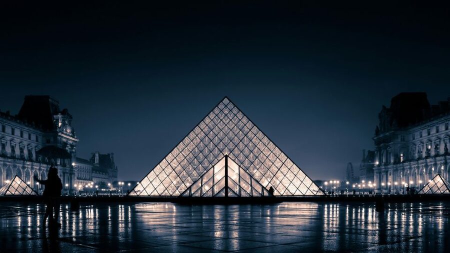 Paris: Louvre Museum Ticket with Optional Hosted - Listening to the audio guide in your own language