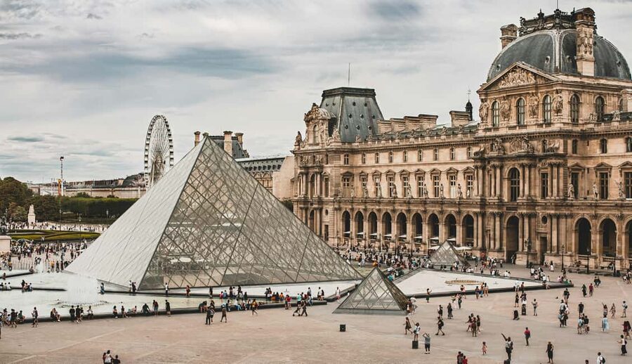 Paris: Louvre Museum Ticket with Optional Hosted - Entering the Louvre with a timed ticket