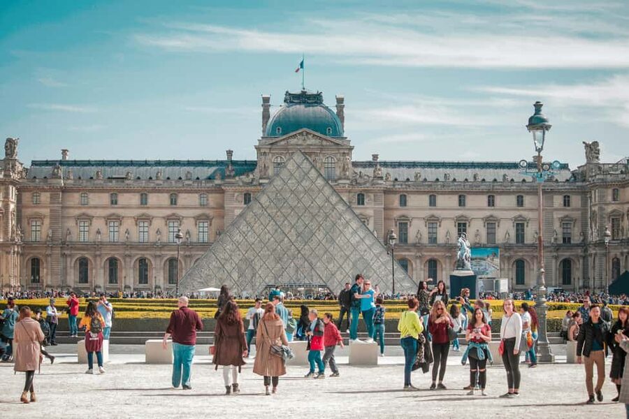 Paris: Louvre Museum Timed Entry Ticket & Pop Culture Tour - The 45-Minute Louvre Grounds Walk