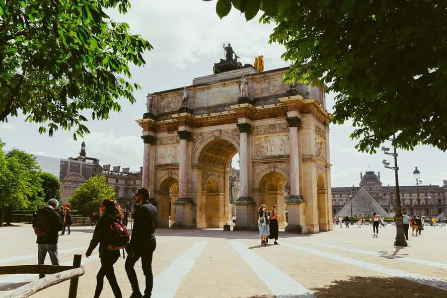 Paris: Louvre Museum Timed Entry Ticket & Pop Culture Tour - What the Digital Pop Culture Guide Adds