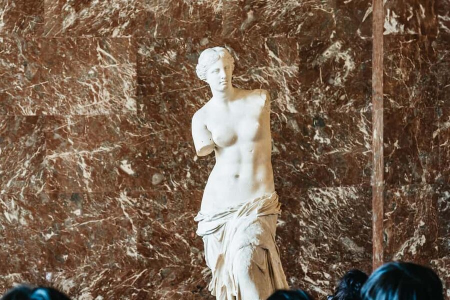 Paris: Louvre Museum Tour Mona Lisa & Iconic Masterpieces - Two hours, then your own Louvre time