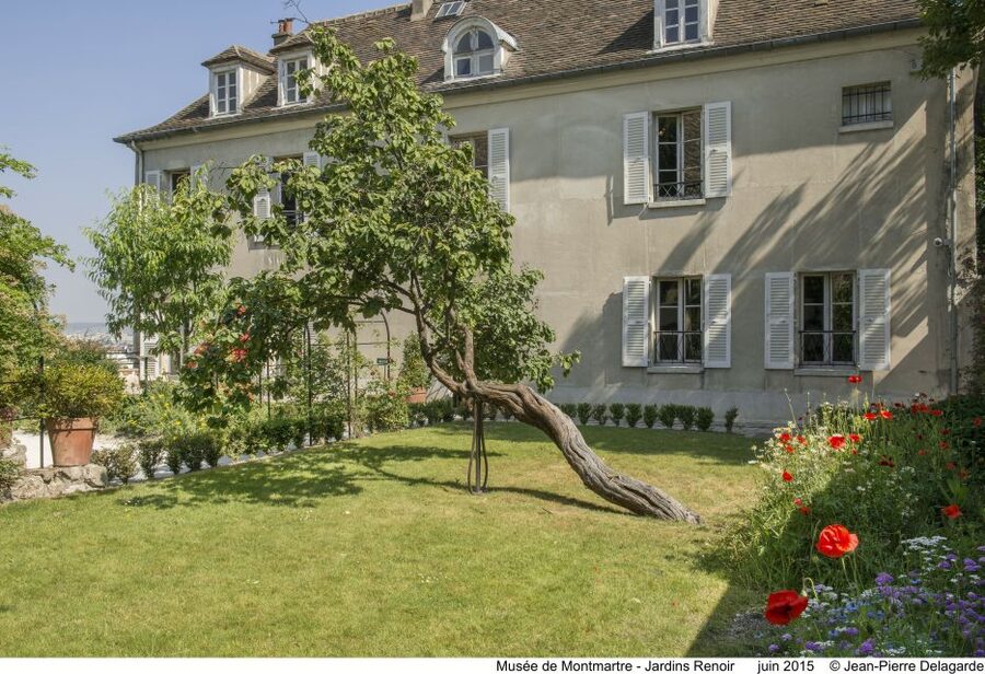 Paris: Musée de Montmartre and Gardens Entry Ticket - Cabarets, shadow theatre, and the Chat Noir
