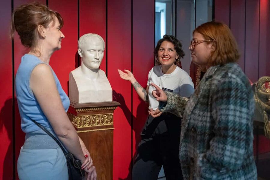 Paris: Napoleon’s Tomb & Invalides Small Group Guided Tour - What Eight People Changes