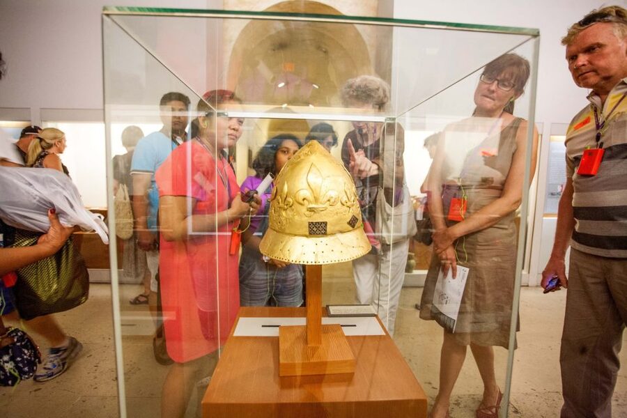 Paris: Priority Access, Guided Louvre Museum Tour w/ Expert - How the guide changes the experience