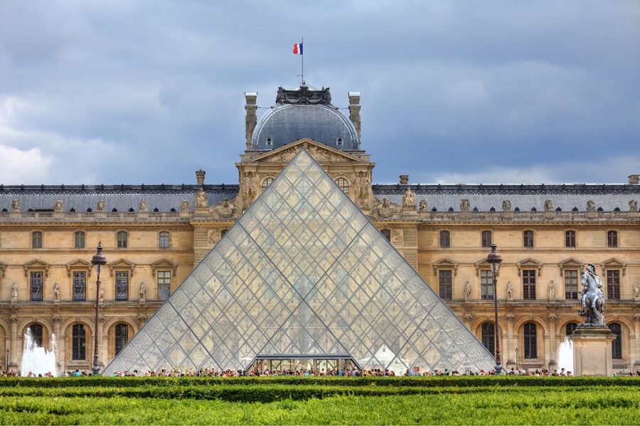 Paris: Private Family Tour, Highlights and Museum Visit - The bakery stop at Boulangerie Jean-Noel Julien
