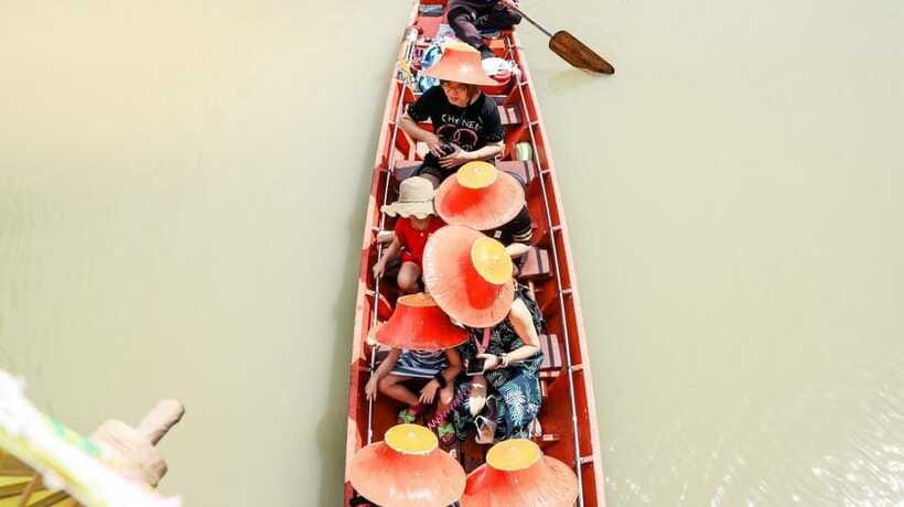 Pattaya: Buddha, Floating Market, Gems Museum Tour & Lunch - Guides, timing, and the experience on the road