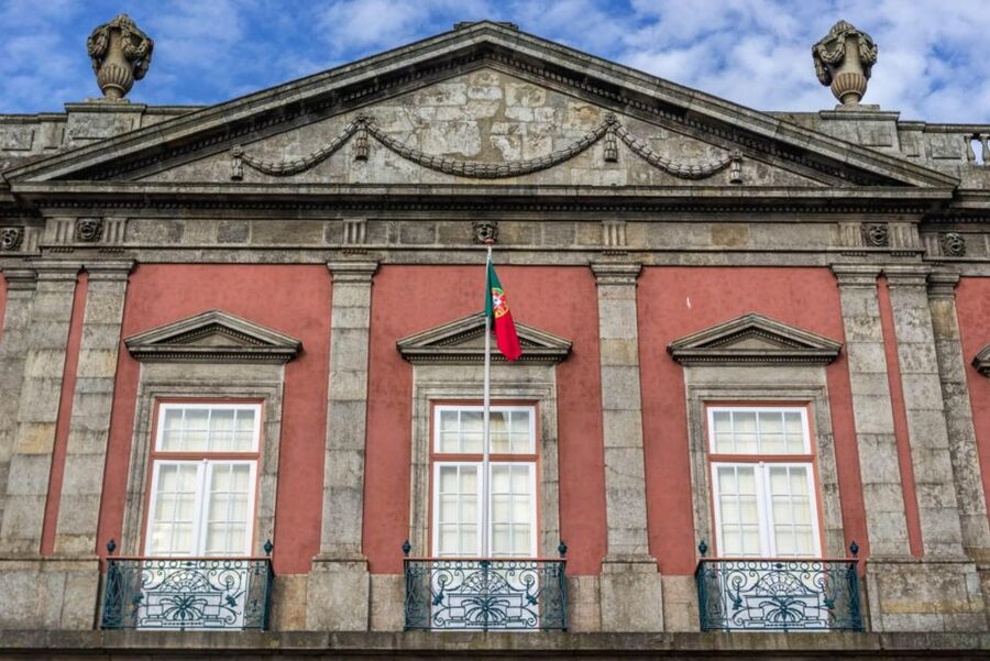 Porto: National Museum Soares dos Reis E-Ticket & City Tour - The app is your guide, not a person