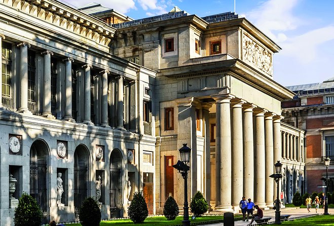 Prado Museum Guided Tour with Skip the Line Ticket in Madrid - Meeting the guide near Calle de Felipe IV