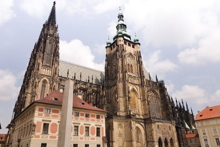 Prague: Castle, National Museum & Town Hall Tickets & Audio - The Astronomical Clock and Old Town Hall Tower