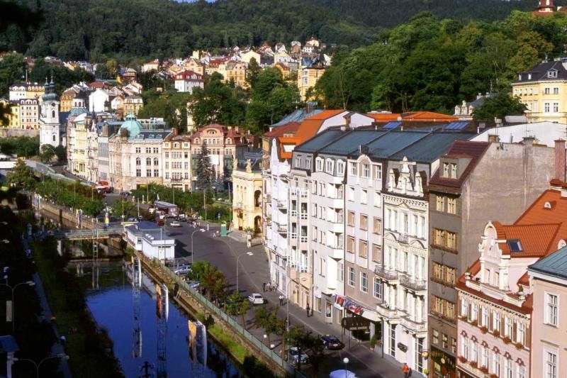 Prague: Karlovy Vary Tour with Lunch and Moser Museum Visit - Who will enjoy this day trip most