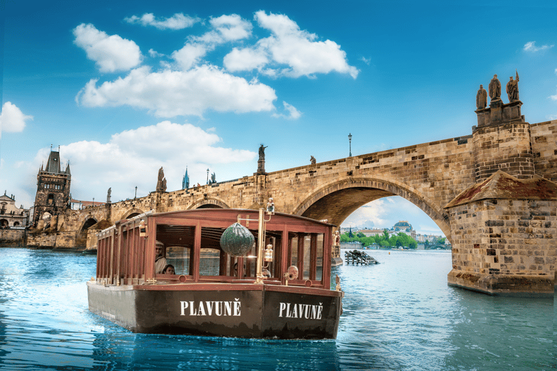 Prague: River Cruise, Charles Bridge Museum, & Walking Tour - The 45-minute walk through Lesser Town
