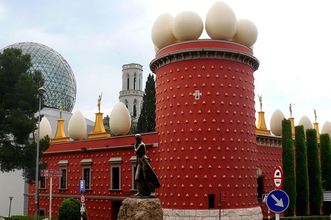 Private tour: Dali Museum in Figueres and Púbol Tour with Hotel pick-up - Figueres: Dalí’s hometown and first clues