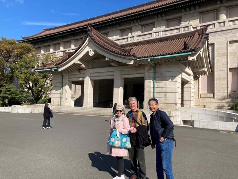 Private Tour Through the Tokyo National Museum & Ukiyo-e - Meeting the guide outside Ueno Park
