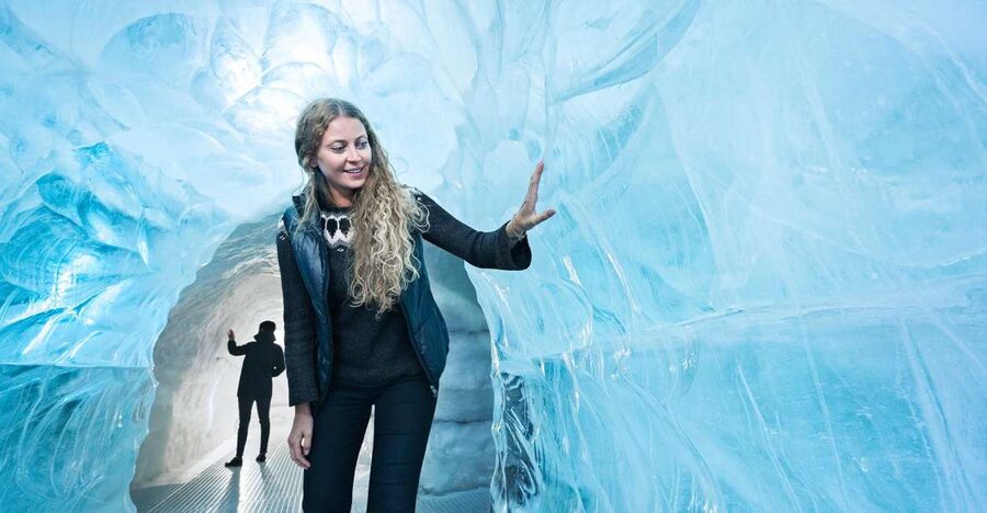 Reykjavík: Golden Circle Tour & Perlan Museum Tour - Pickup across Reykjavík at 9:00