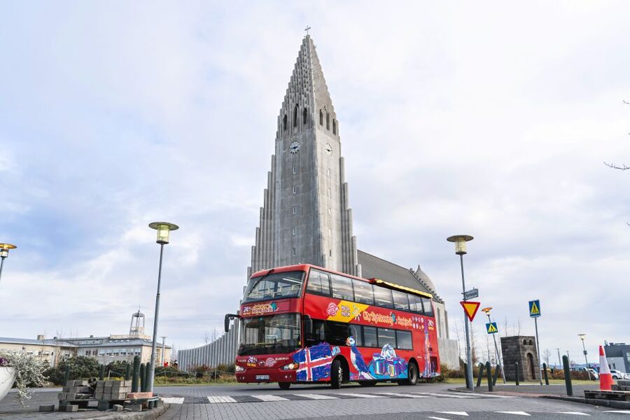 Reykjavík: Hop-On Hop-Off Bus and Perlan Museum Entry Ticket - Starting at Harpa and learning the bus route