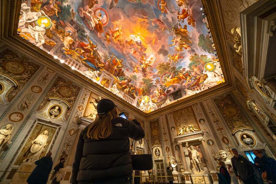 Rome: Borghese Gallery Skip The Line Tickets & Tour Options - Meeting the host at the red flag