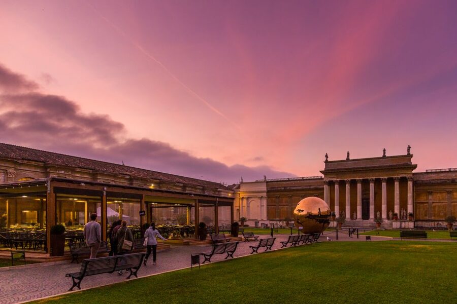 Rome: Breakfast & Tour of Vatican Museums & Sistine Chapel - Breakfast before the Vatican crowds arrive