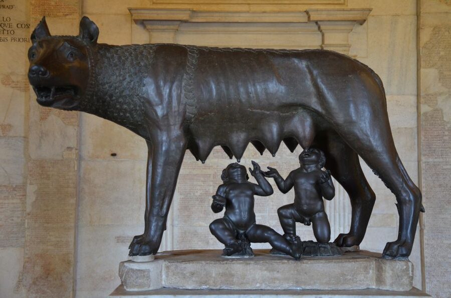 Rome: Capitoline Museums Private Guided Tour - The Tabularium tunnel and Roman Forum views