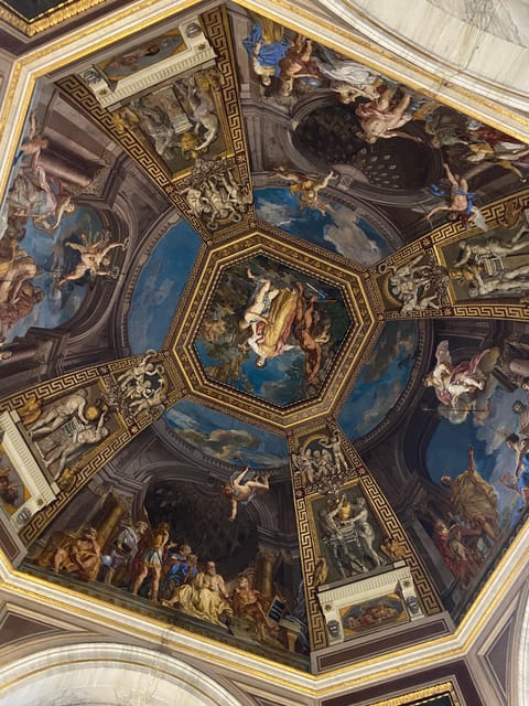 Rome: Escorted Entrance to the Vatican Museum - Meeting the host and getting through the entrance