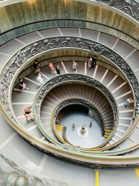 Rome: Fast-Track Ticket to Vatican Museum & Sistine Chapel - Walking through the Gallery of Maps