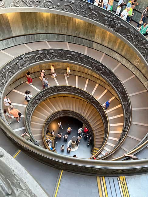 Rome: Fast-Track Ticket to Vatican Museum & Sistine Chapel - The Spiral Staircase and the route’s visual surprises