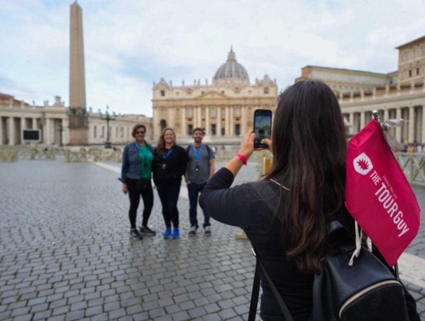 Rome: Full-Day Colosseum, Vatican Museums & City Center Tour - Piazza Venezia and the walk toward antiquity