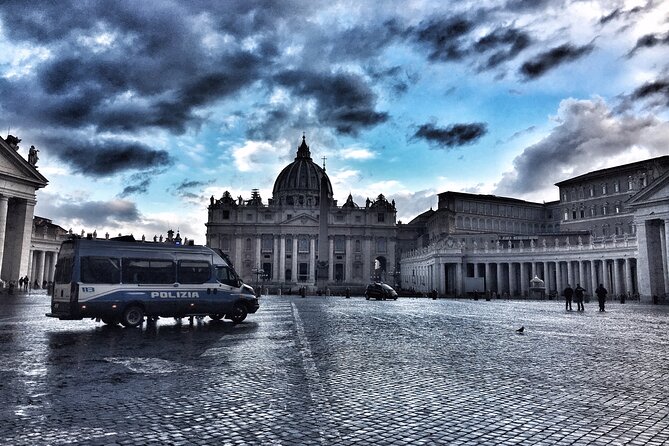 Rome: Vatican Museums and Sistine Chapel Private Tour - Meeting your guide at Caffe Vaticano
