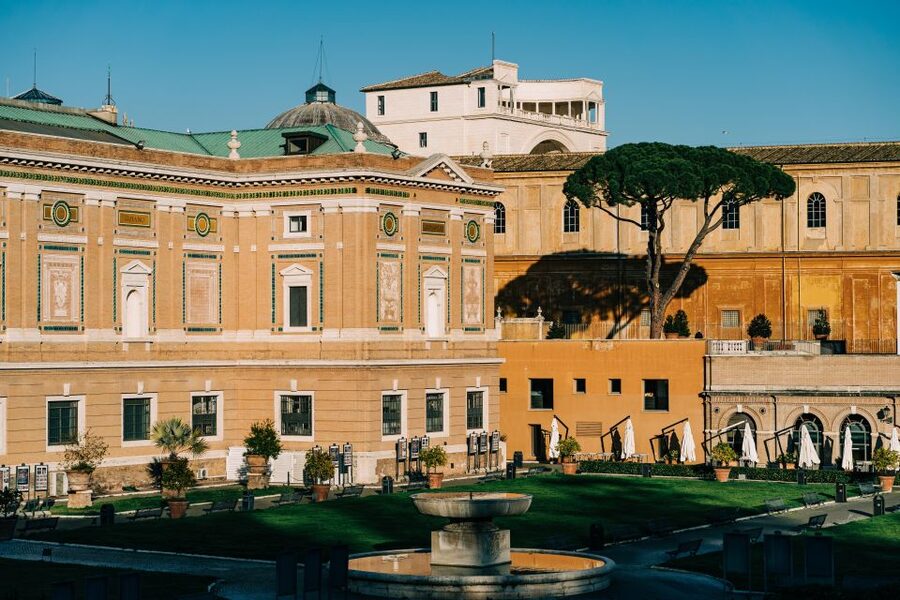 Rome: Vatican Museums and Sistine Chapel Tour - Why a guide helps inside the Vatican Museums
