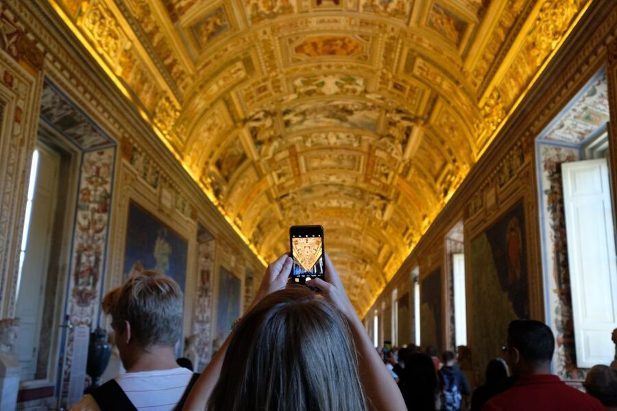 Rome: Vatican Museums and Sistine Chapel Tour - Gallery of Maps: A visual pause in a crowded museum
