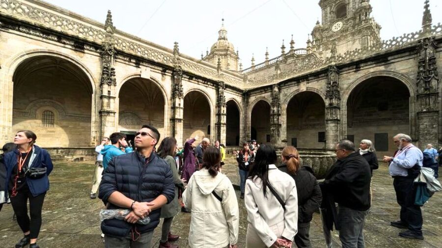 Santiago de Compostela: Cathedral, Museum, and Old Town Tour - Who should book it