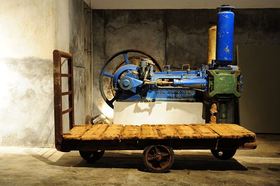 Santorini: Tomato Museum Admission Ticket with Audio Guide - The museum shop and tomato products
