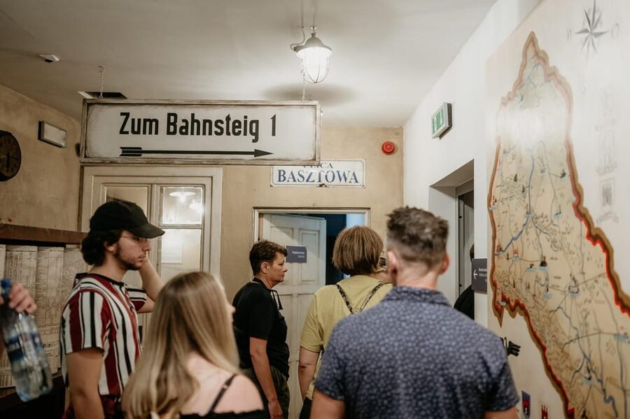 Schindler's Factory Museum in Krakow - Guided Tour - What the 90-minute guided route feels like