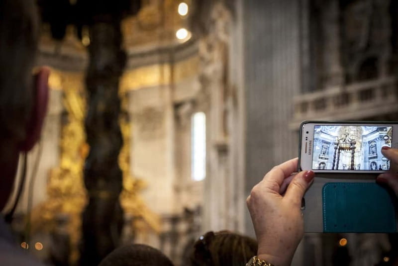 Semiprivate Guided Tour of Vatican Museums & Sistine Chapel - Raphael Rooms and the Renaissance center of the tour