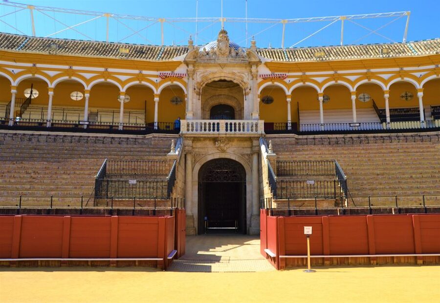 Seville: Plaza de Toros and Museum Guided Tour in Spanish - A quiet stop at the Bullfighters’ Chapel