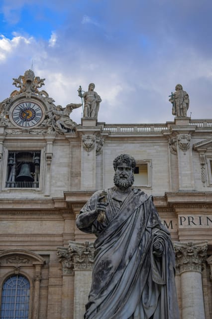 Skip-the-Line Entry Tickets Vatican Museums & Sistine Chapel - Finding the host near Ottaviano