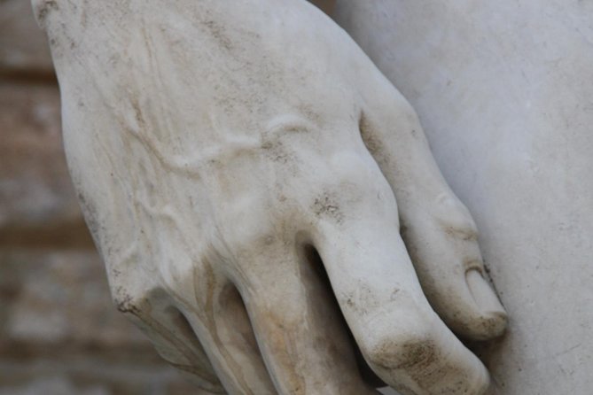 Skip the Line: Florence's Accademia Gallery Priority Entrance Ticket - How crowded is the museum?