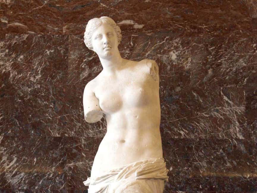Skip the Line Guided Tour of Louvre Museum Highlights - Meeting at the Carrousel and reaching the Pyramid