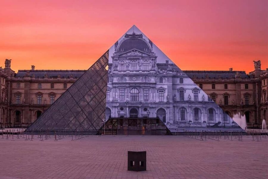 Skip-the-Line Louvre Museum Tour with Artist - Greek sculpture and the movement of Nike