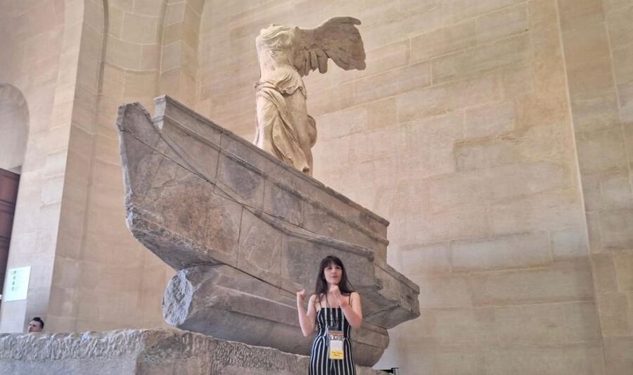 Skip-the-Line Louvre Museum Tour with Artist - Meeting the Mona Lisa up close