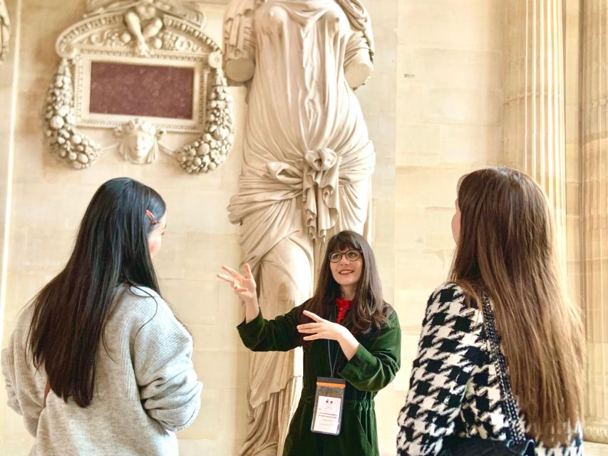 Skip-the-Line Louvre Museum Tour with Artist - Reserved entry and the Louvre Pyramid