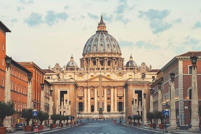 Skip-the-Line Ticket with Host - Vatican Museums & Sistine Chapel - Finding the host at Viale Vaticano