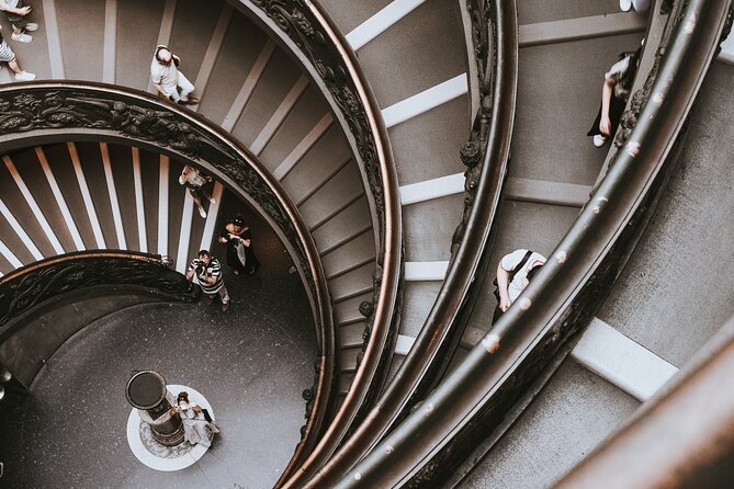 Skip-the-Line Vatican Museums and Sistine Chapel Guided Tour - The Raphael Rooms and the art between major stops