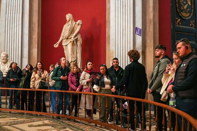 Skip the line: Vatican Museums, Sistine Chapel & St Peters Tour - What the guides add to the visit