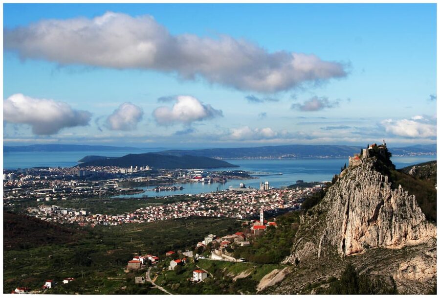 Split: Klis Fortress GOT and Olive Museum Entry Tickets - The Olive Museum compares old and new methods
