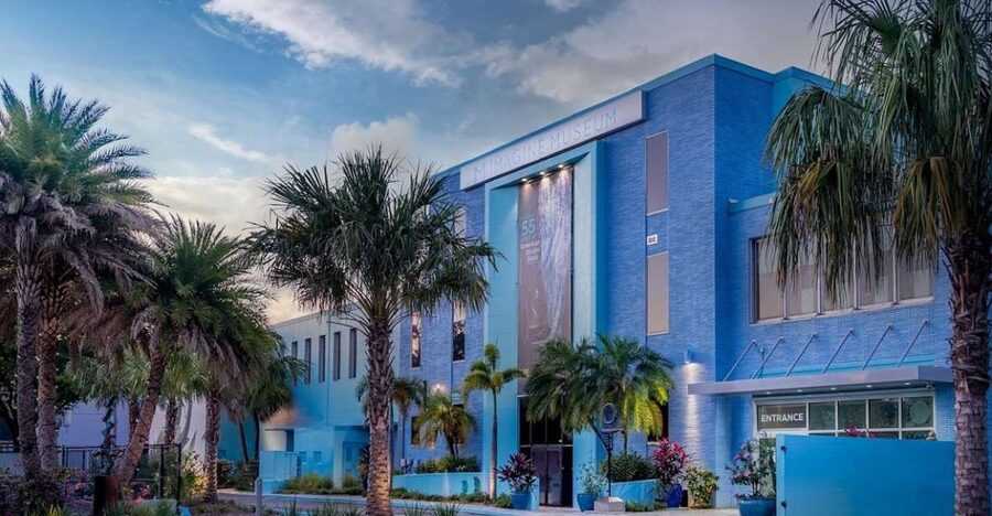St. Petersburg, FL: Imagine Museum Admission Ticket - Start with the American Studio Glass Movement
