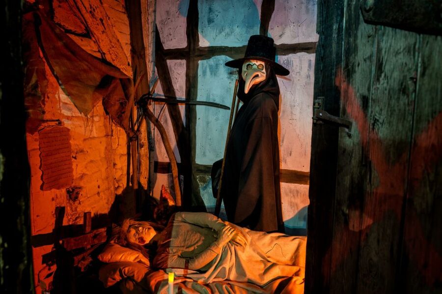 Stratford-upon-Avon: Tudor World Museum Entrance Ticket - Moving through the plague cottage