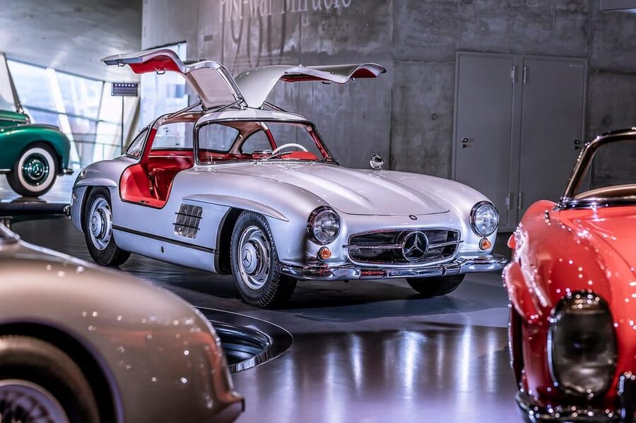 Stuttgart: Mercedes-Benz Museum Entry Ticket - The first motorcar sets the tone